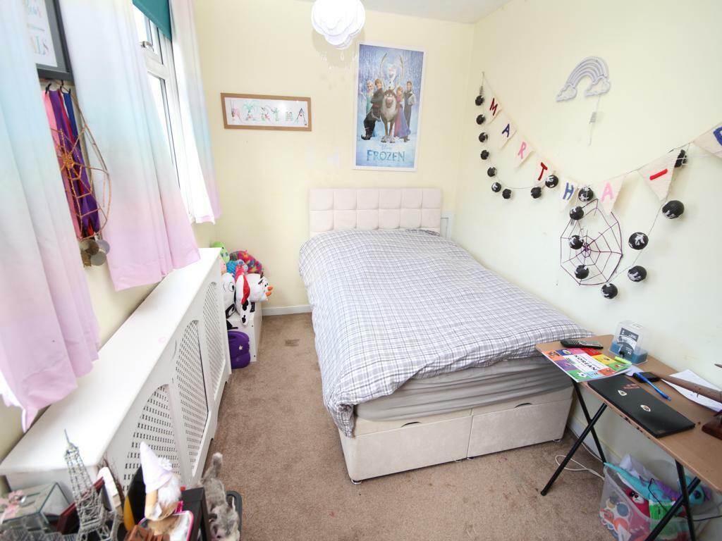 Additional property image - Jowett Park Crescent, Thackley, Bradford