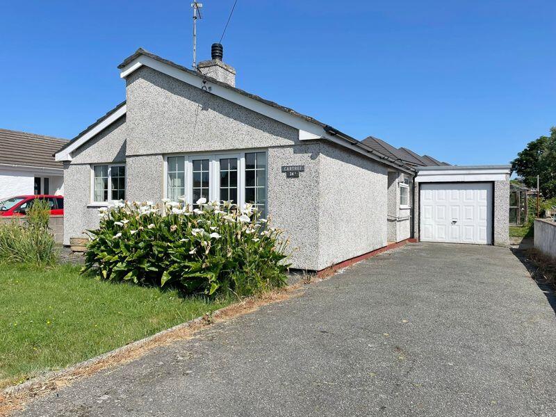 3 bedroom detached bungalow for sale in Llaingoch, Holyhead, LL65