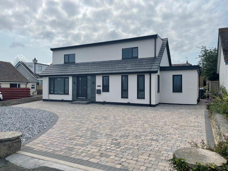4 bedroom bungalow for sale in Benllech, Isle of Anglesey, LL74