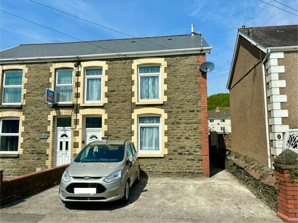 3 bedroom semidetached house for sale in Swansea Road, Trebanos