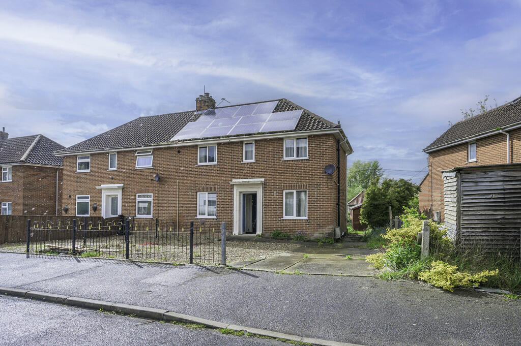 4 bedroom semidetached house for sale in Jubilee Road, Bungay, Suffolk
