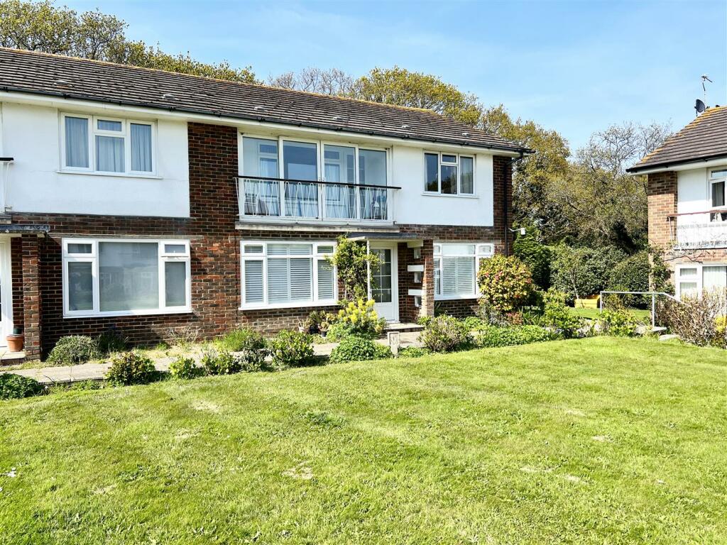 2 bedroom flat for sale in Fairlight Gardens, Fairlight, Hastings, TN35