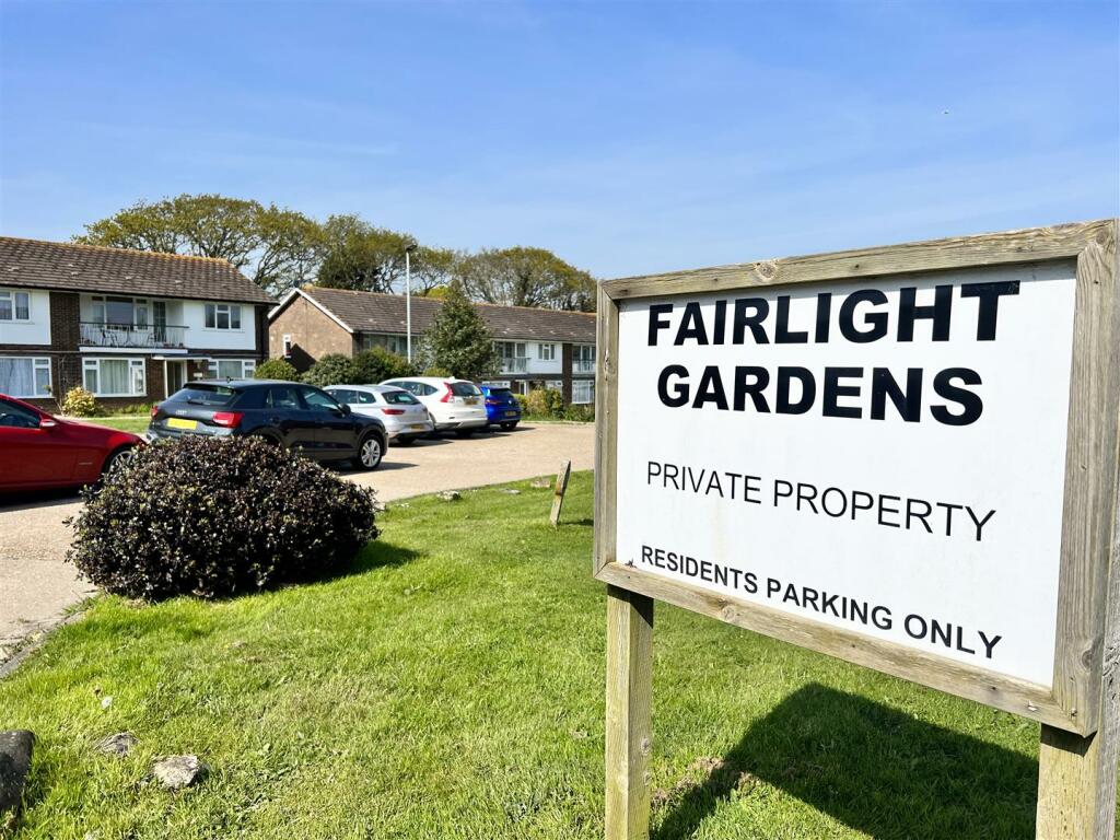 2 bedroom flat for sale in Fairlight Gardens, Fairlight, Hastings, TN35