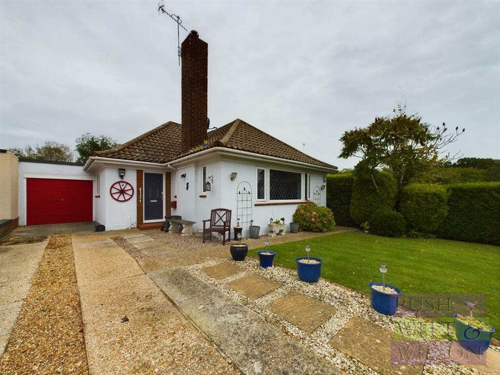3 bedroom detached bungalow for sale in Gillsmans Drive, St. Leonards