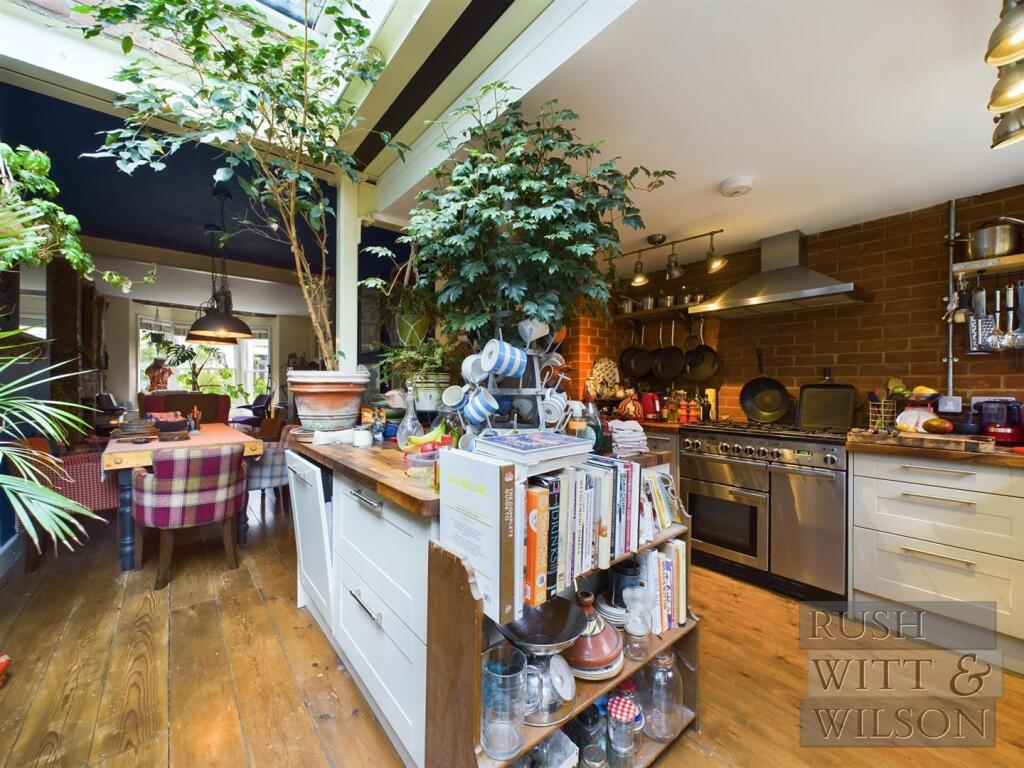 4 bedroom terraced house