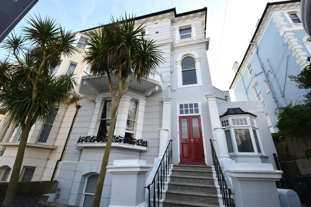 2 bedroom flat for sale in Pevensey Road, St. LeonardsOnSea, TN38