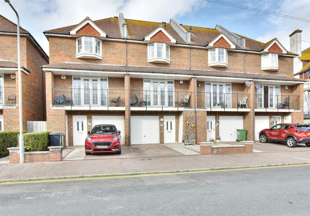 3 bedroom terraced house for sale in Lionel Road, BexhillOnSea, TN40