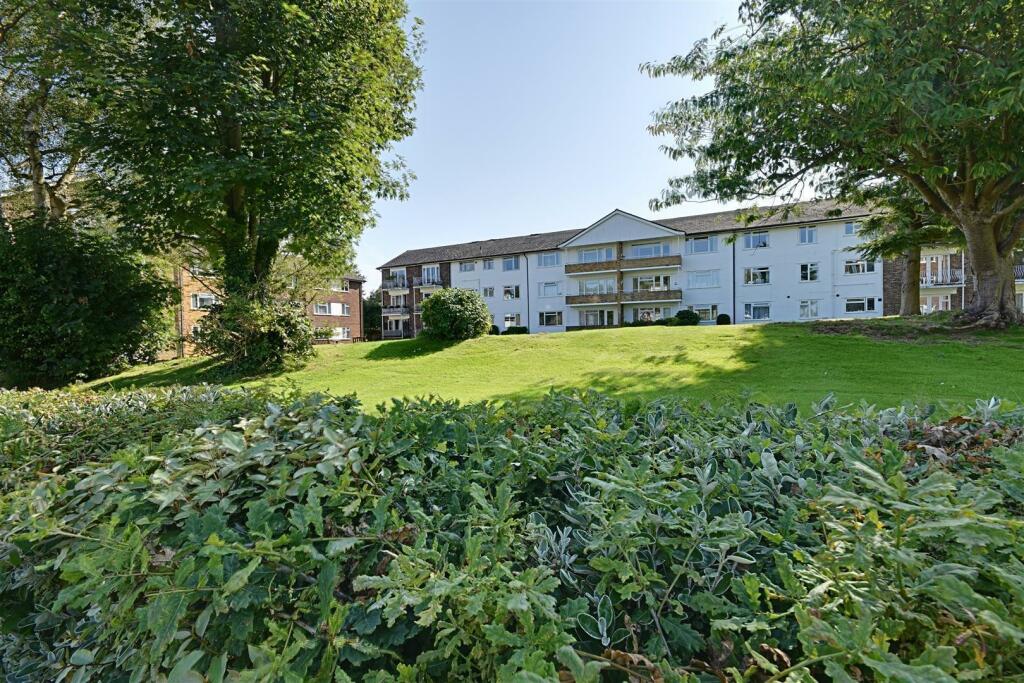 2 bedroom flat for sale in Birkdale, BexhillOnSea, TN39