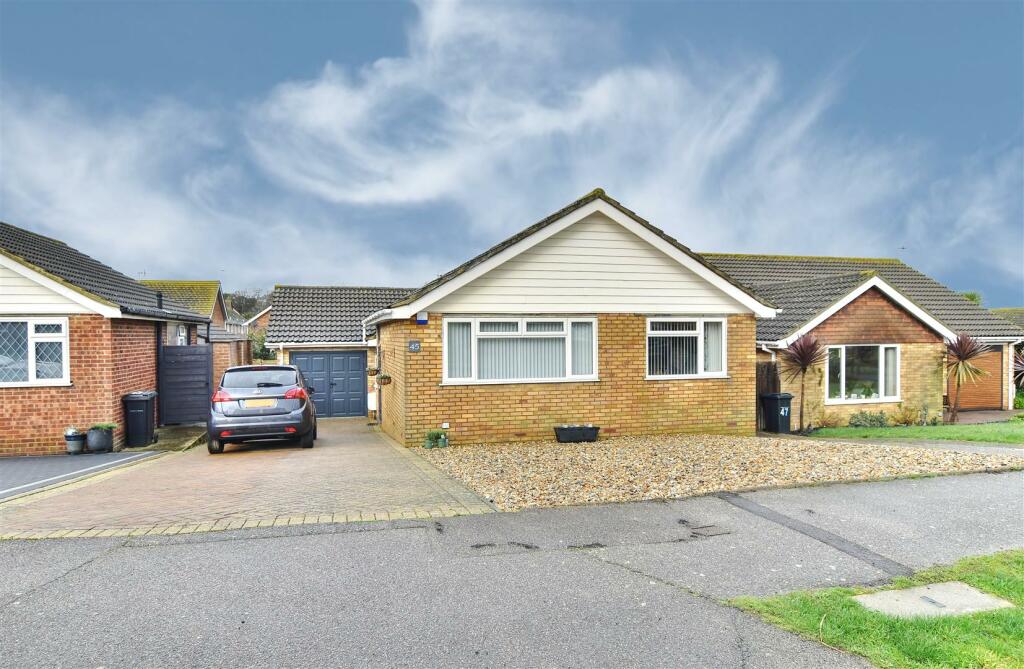 3 bedroom detached bungalow for sale in Ridgewood Gardens, BexhillOn