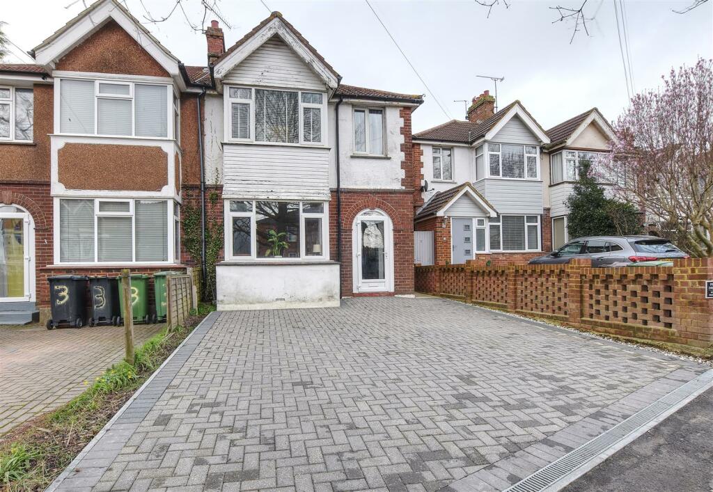 3 bedroom semidetached house for sale in Wrestwood Road, BexhillOn