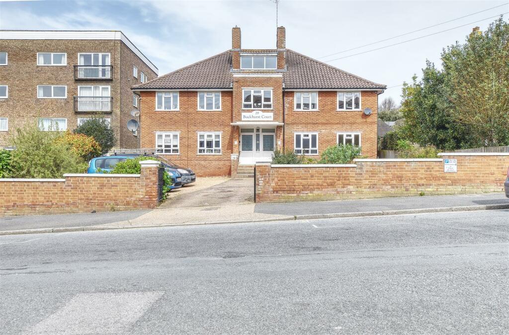 2 bedroom flat for sale in Buckhurst Road, BexhillOnSea, TN40