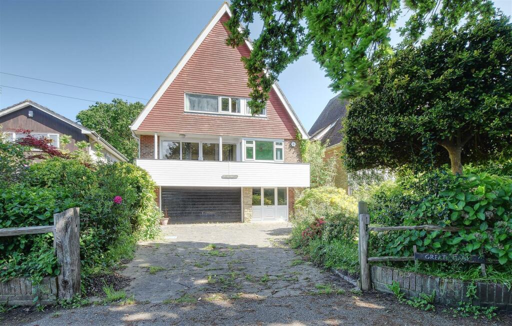 4 bedroom detached house for sale in Maple Walk, BexhillOnSea, TN39