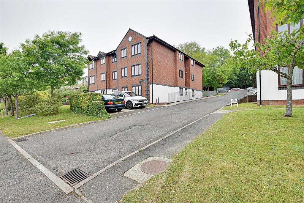 Main image of property: De La Warr Road, Bexhill-On-Sea