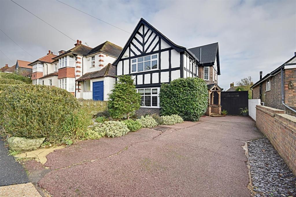 3 bedroom detached house for sale in Manor Road, BexhillOnSea, TN40
