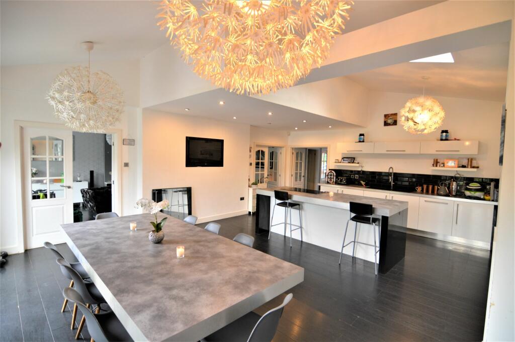 4 bedroom detached house for sale in Scraptoft Lane, Leicester, LE5