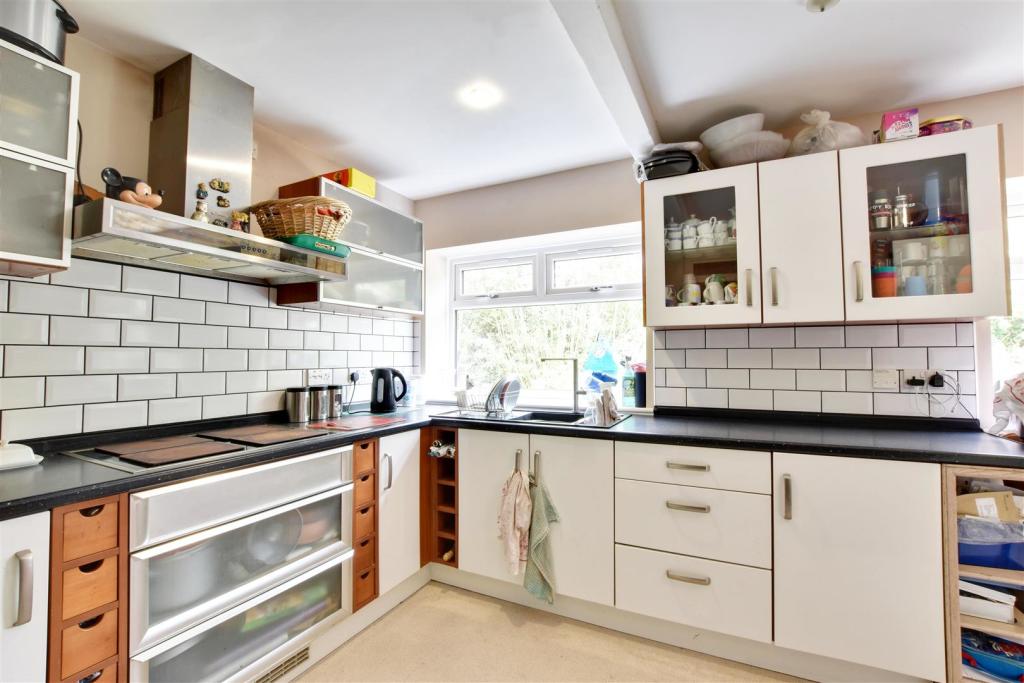 5 bedroom detached bungalow for sale in Morlais Ridge, Winchelsea Beach