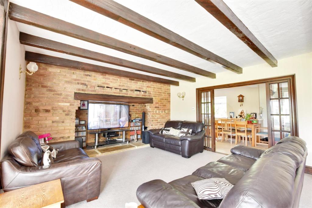 5 bedroom detached bungalow for sale in Morlais Ridge, Winchelsea Beach