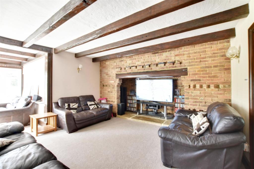 5 bedroom detached bungalow for sale in Morlais Ridge, Winchelsea Beach