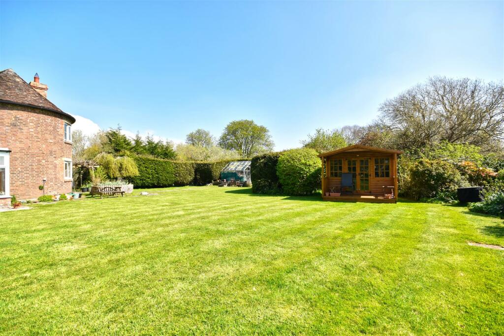 5 bedroom detached house for sale in Icklesham, Winchelsea, TN36