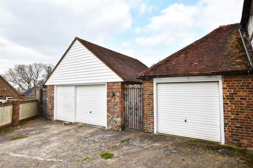 5 bedroom detached house for sale in Icklesham, Winchelsea, TN36