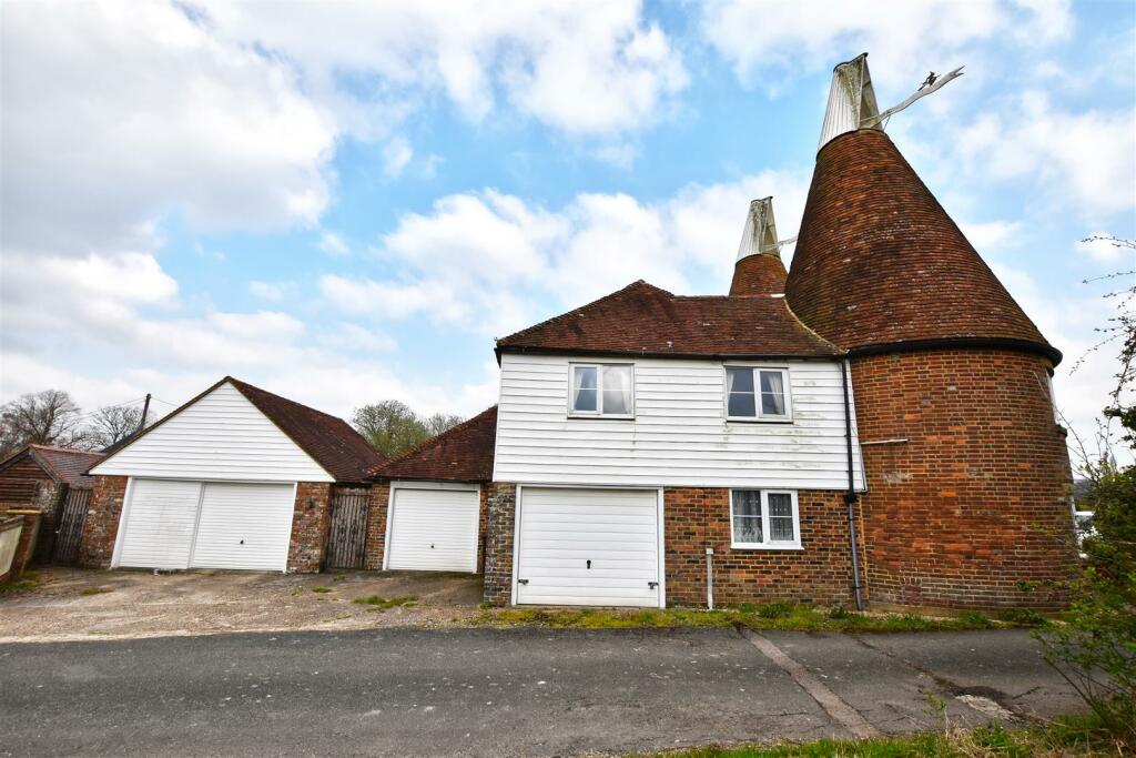 5 bedroom detached house for sale in Icklesham, Winchelsea, TN36