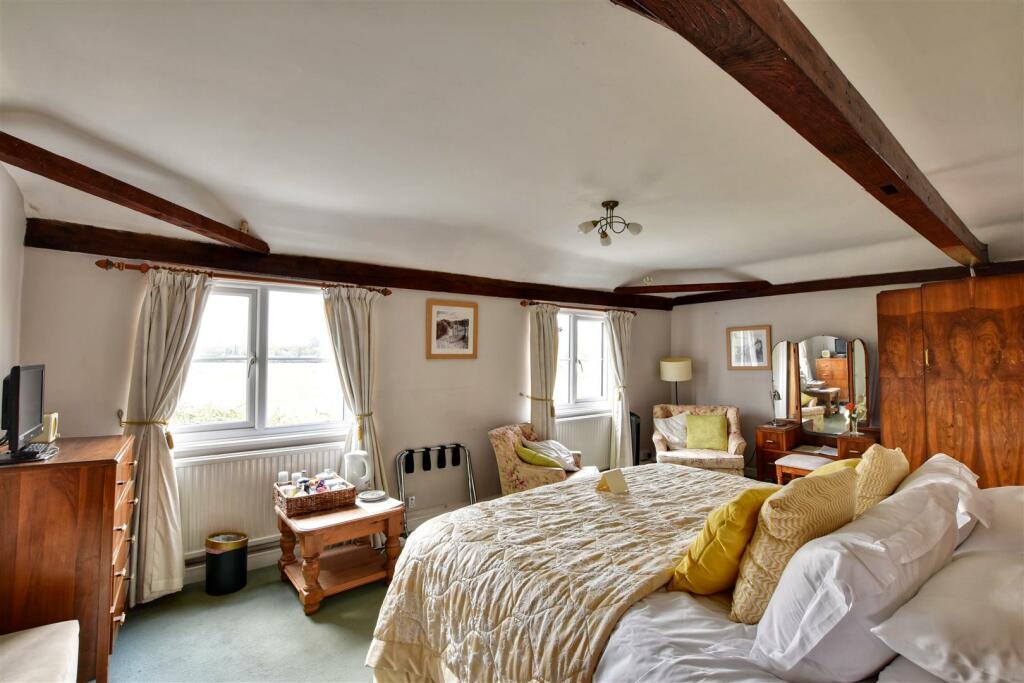 5 bedroom detached house for sale in Icklesham, Winchelsea, TN36