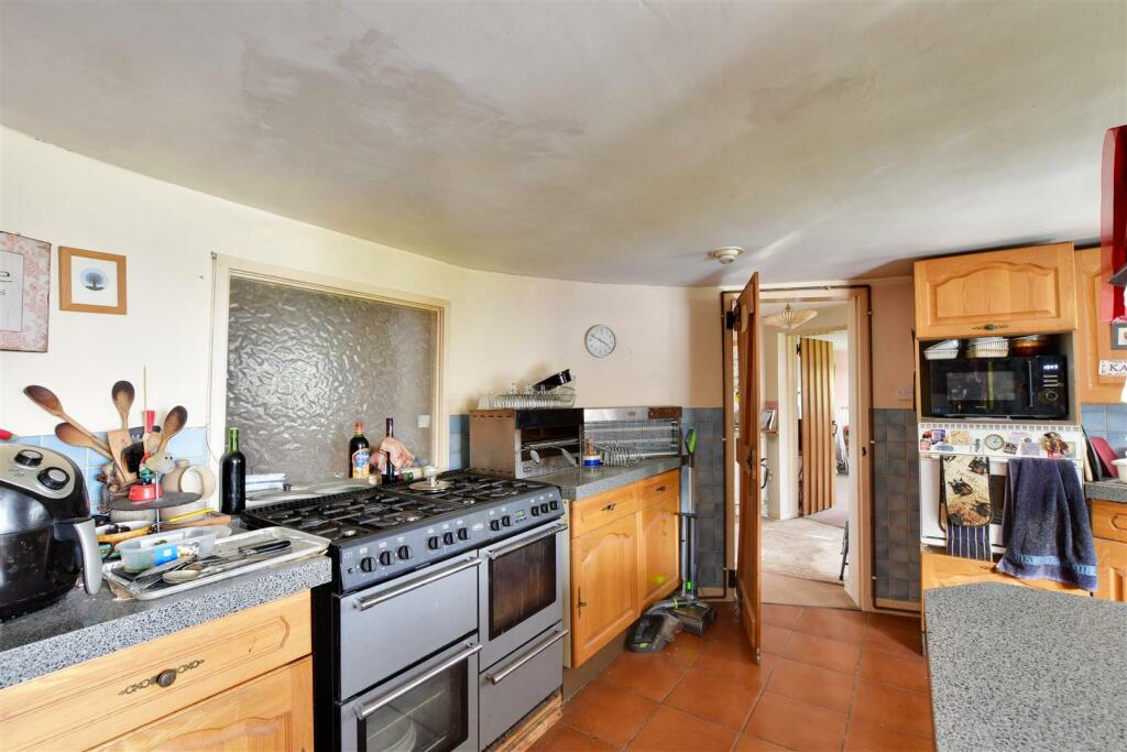 5 bedroom detached house for sale in Icklesham, Winchelsea, TN36