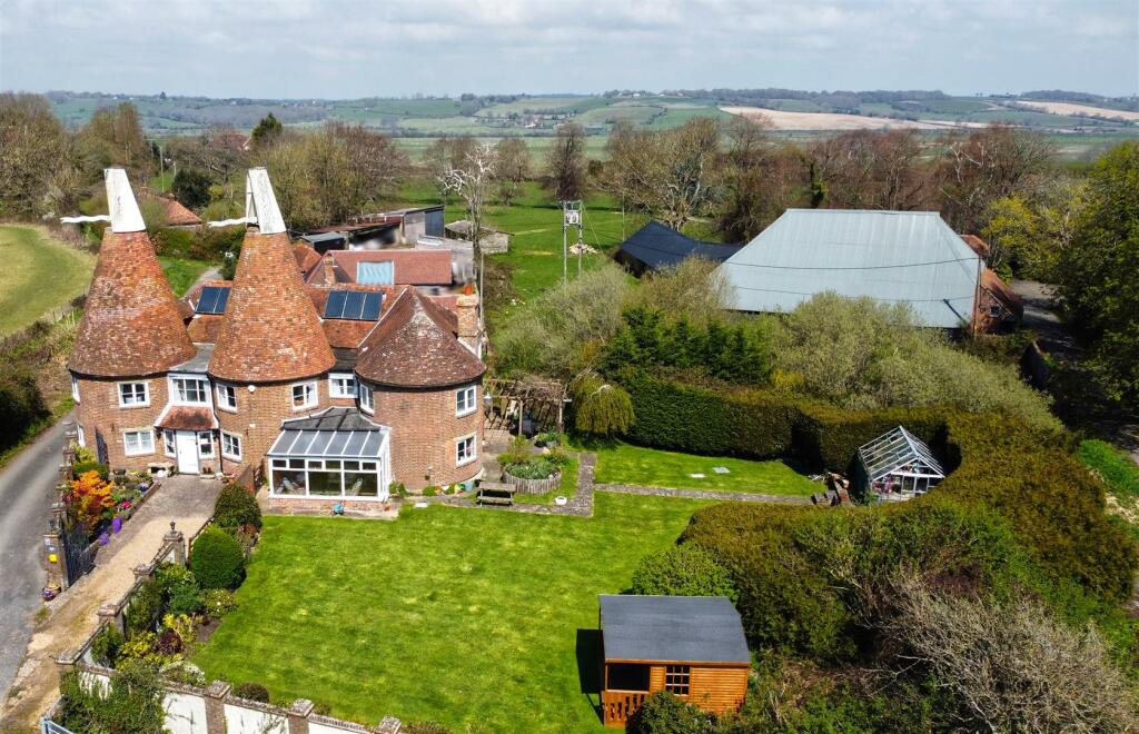 5 bedroom detached house for sale in Icklesham, Winchelsea, TN36