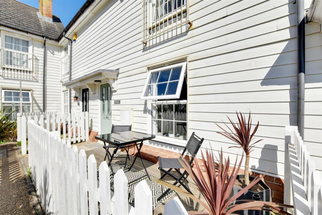 2 bedroom terraced house for sale in Badger Way, Camber, TN31