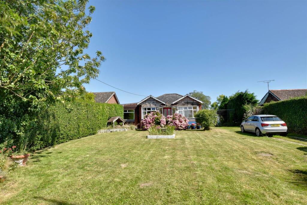 2 bedroom bungalow for sale in Old River Way, Winchelsea Beach, TN36