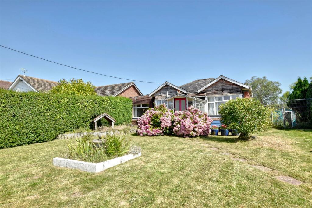 2 bedroom bungalow for sale in Old River Way, Winchelsea Beach, TN36