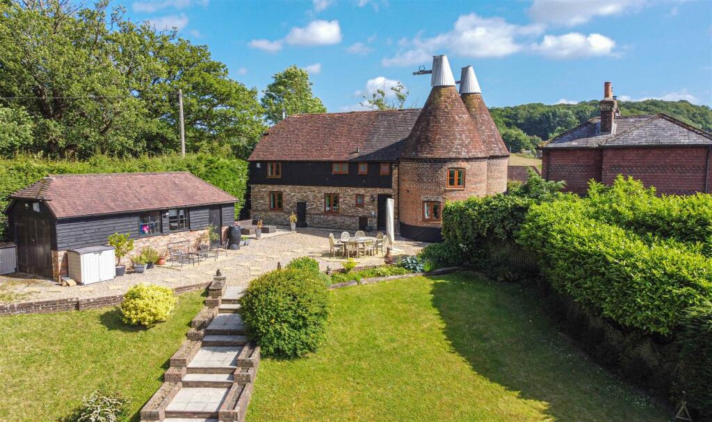 4 bedroom detached house for sale in Rock Hill, Staplecross