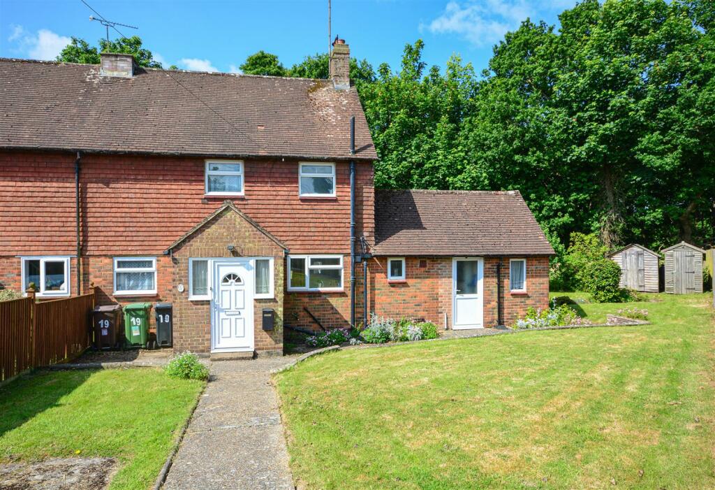 3 bedroom semidetached house for sale in Mountjoy, Battle, TN33