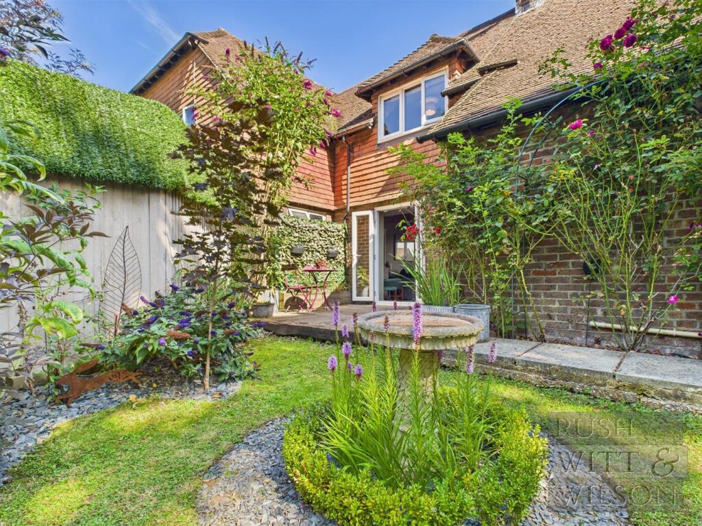 Main image of property: Coronation Gardens, Battle