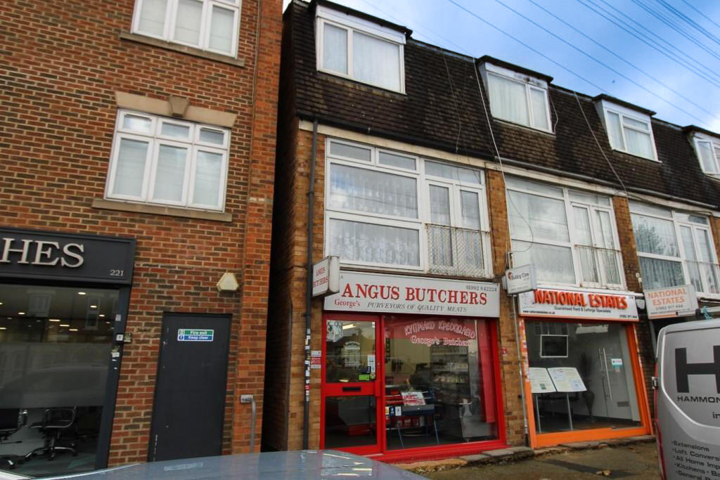Commercial property for rent in Turners Hill, Cheshunt, Waltham Cross, EN8