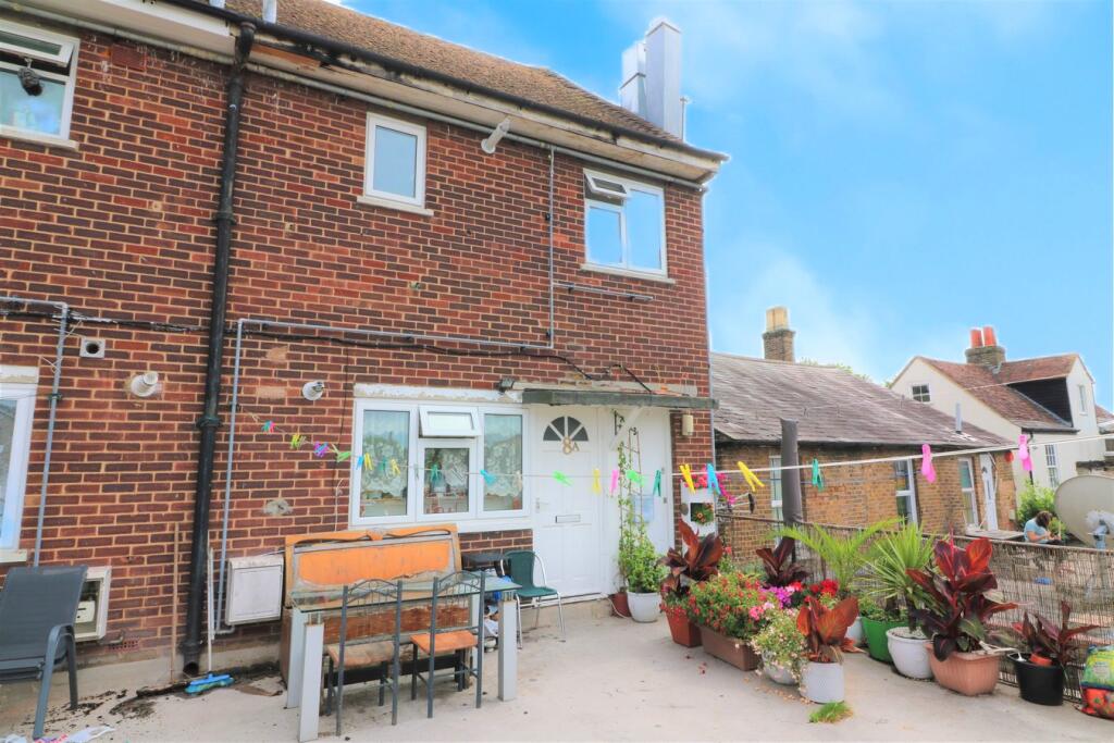 Main image of property: Turners Hill, Cheshunt, Waltham Cross, EN8