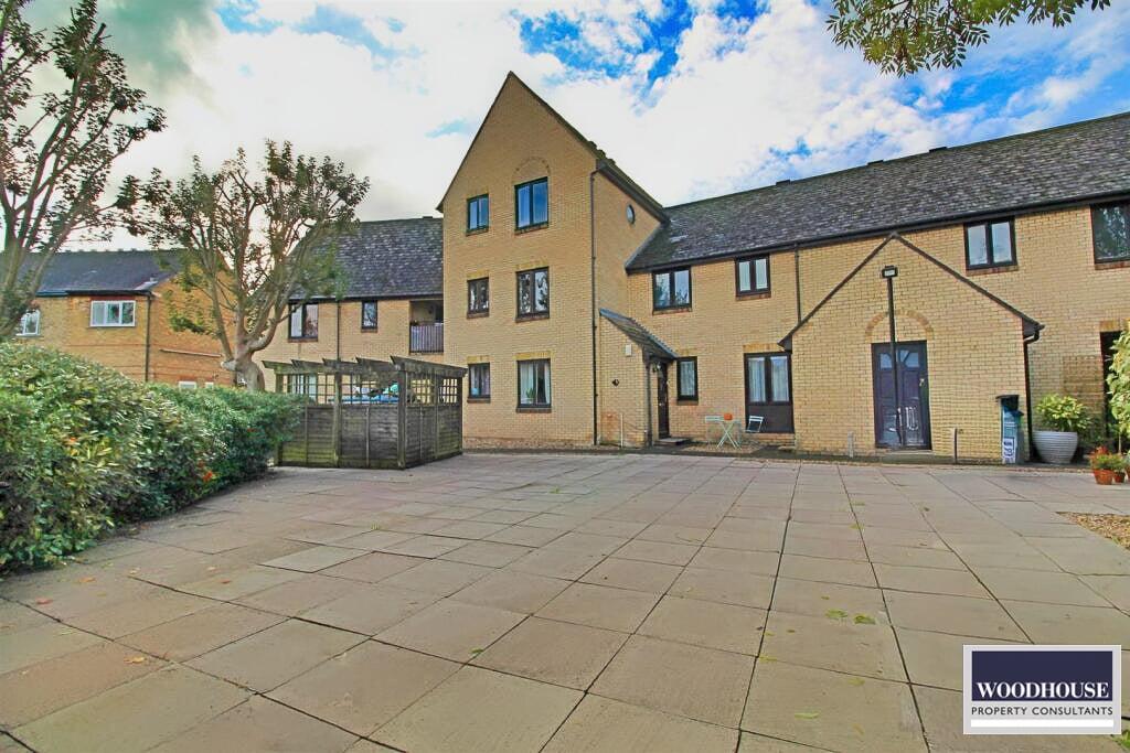 Main image of property: Turners Hill, Cheshunt, EN8