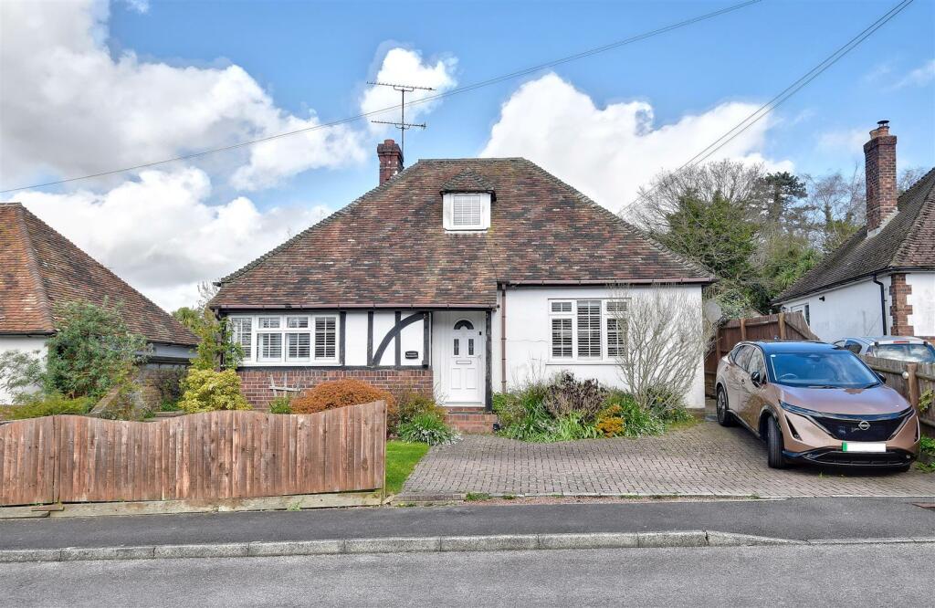 3 bedroom detached house for sale in Wayside, St. Michaels, Tenterden, TN30
