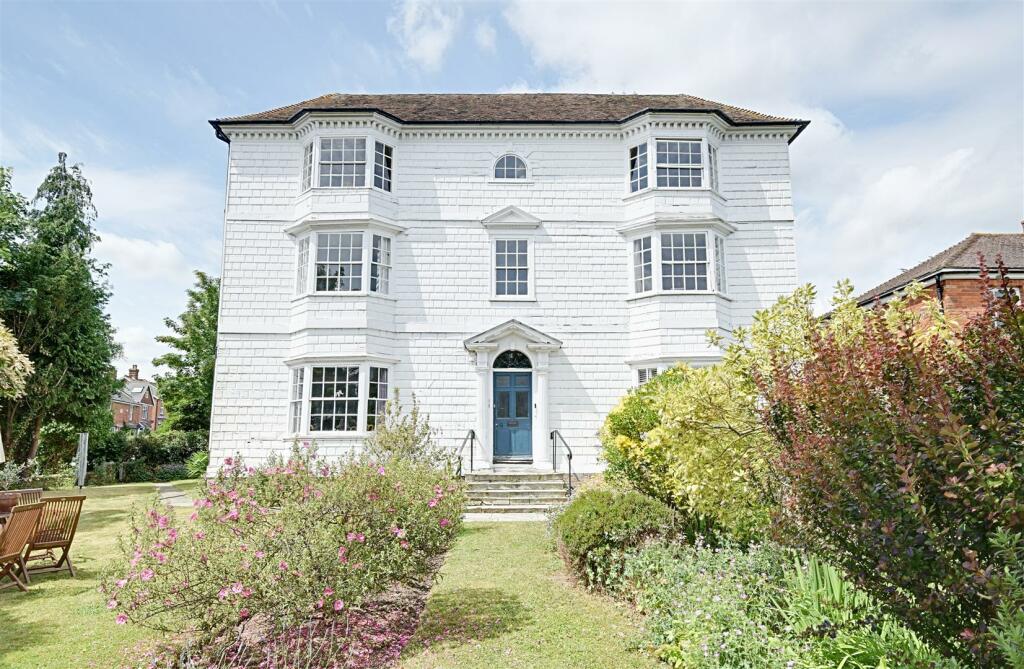 2 bedroom apartment for sale in Beacon Oak Road, Tenterden, TN30