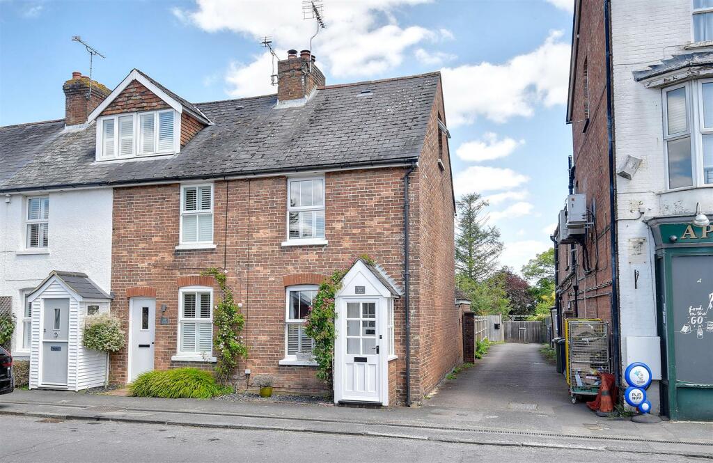 2 bedroom end of terrace house for sale in The Street, Appledore, TN26