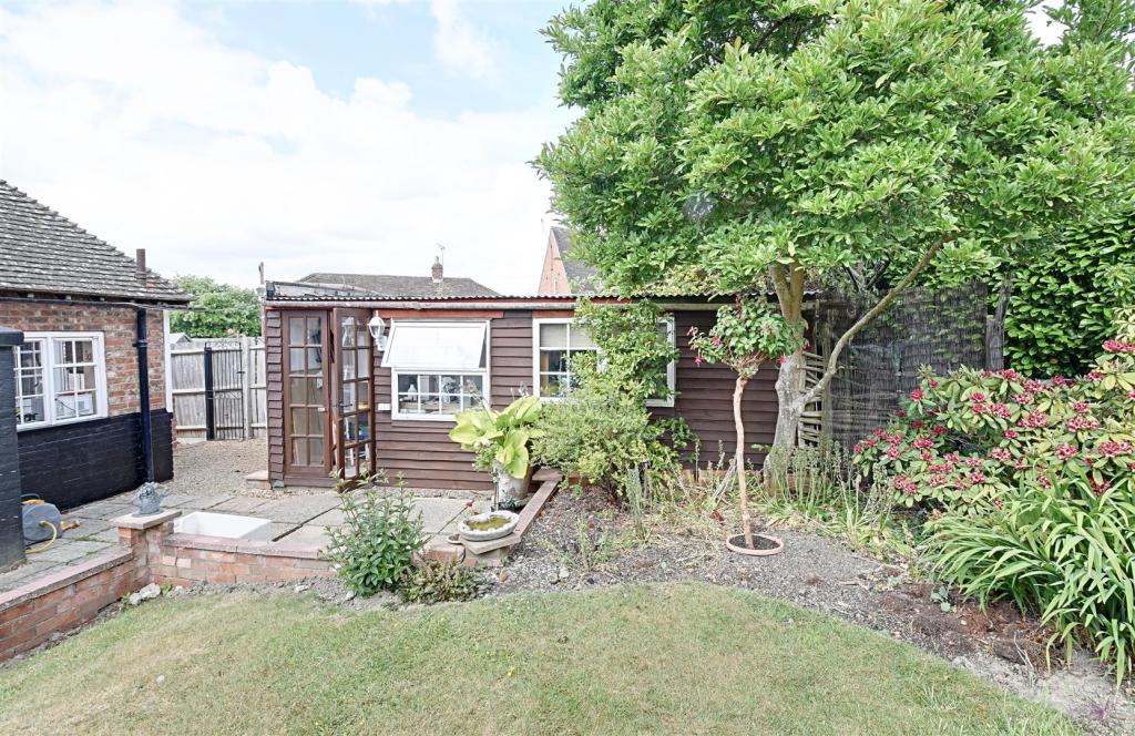 2 bedroom detached bungalow for sale in Wayside, St. Michaels