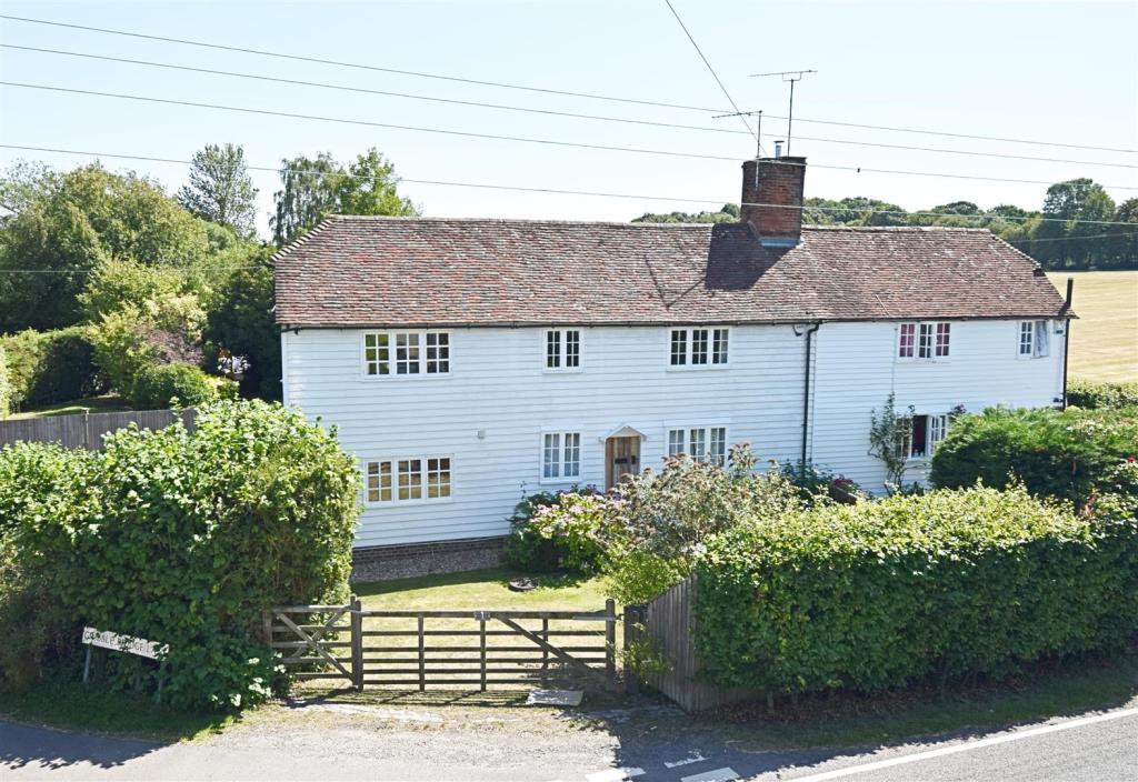 4 bedroom semidetached house for sale in Biddenden, TN27