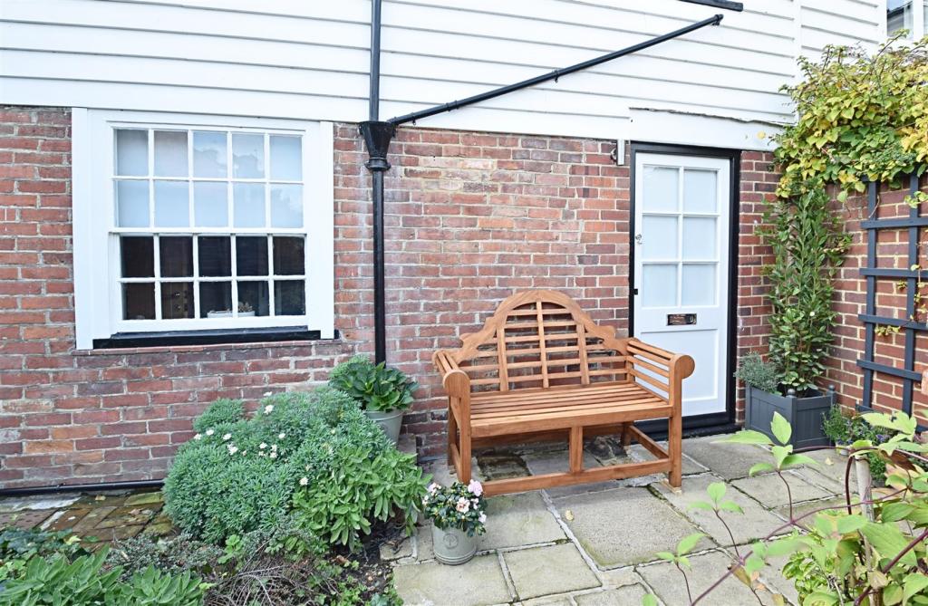 1 bedroom semidetached house for sale in High Street, Tenterden, TN30