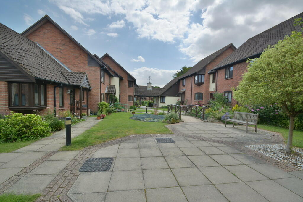 2 bedroom flat for sale in Malthouse Court, Harleston, IP20