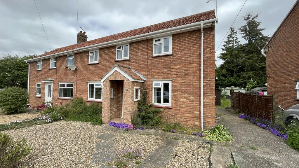3 bedroom semidetached house for sale in Briar Road, Harleston, IP20