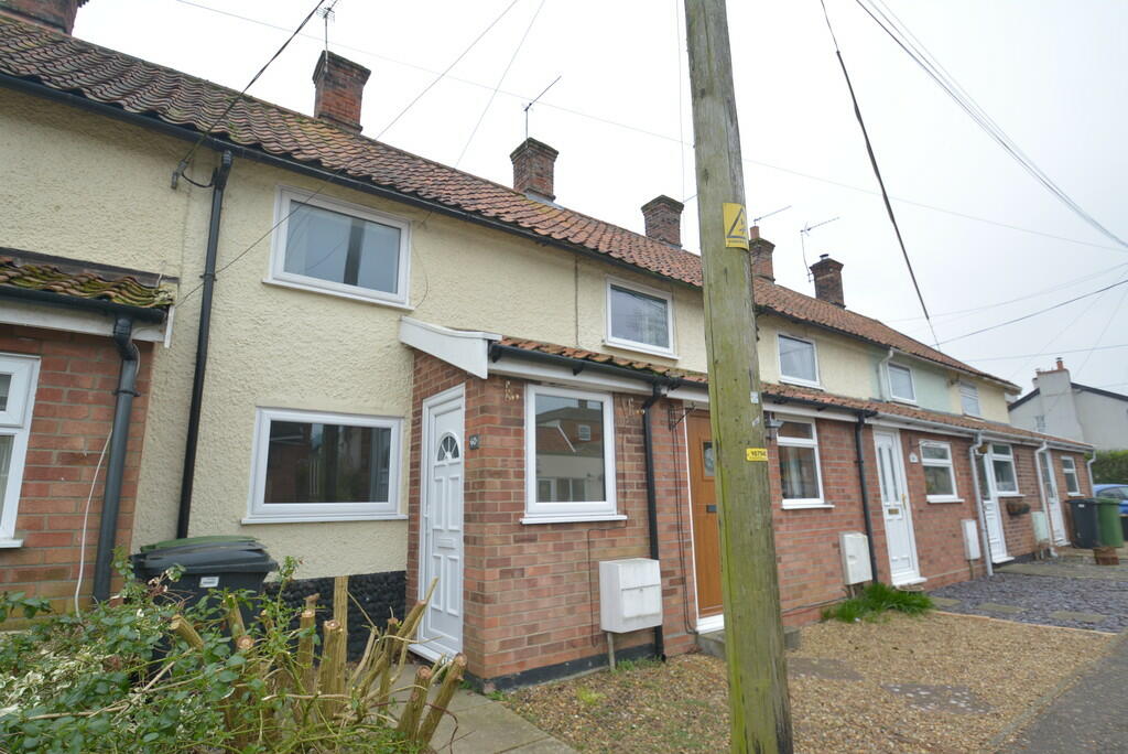 2 bedroom terraced house for sale in Redenhall Road, Harleston, IP20