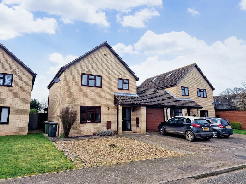 4 bedroom link detached house for sale in Oak Tree Way, Harleston, IP20
