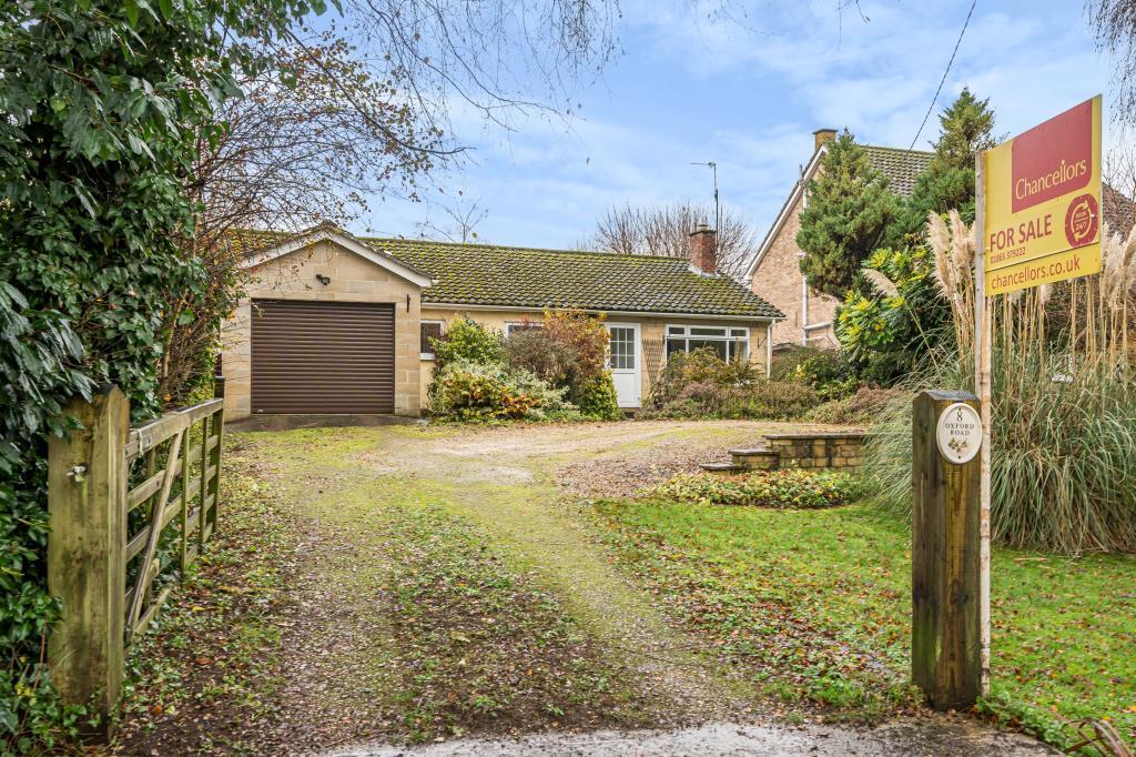 Main image of property: Hampton Poyle, Kidlington, OX5
