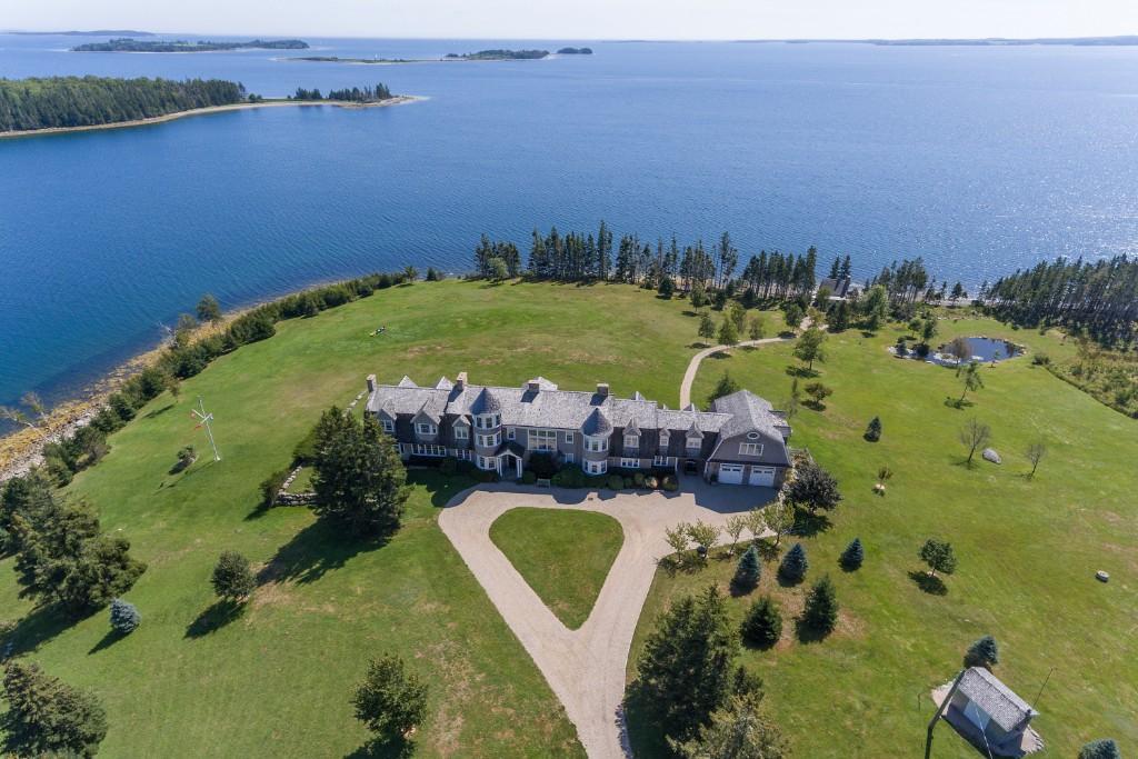 11 bedroom stately home for sale in Nova Scotia, Mahone Bay, Canada