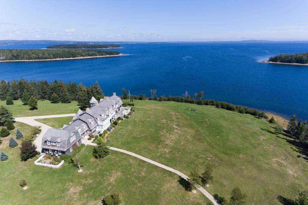 11 bedroom stately home for sale in Nova Scotia, Mahone Bay, Canada